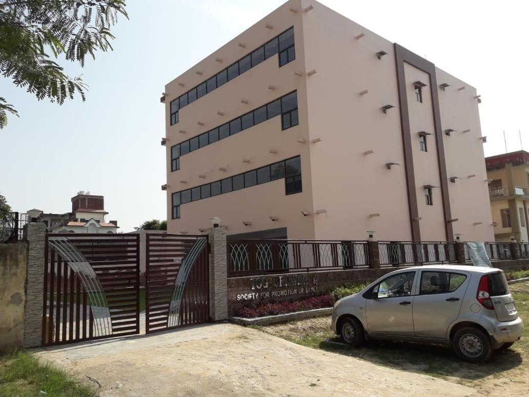 Aparthotel Yog Bhawan Greater Noida Esterno foto