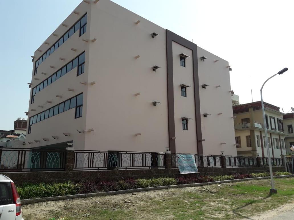 Aparthotel Yog Bhawan Greater Noida Esterno foto